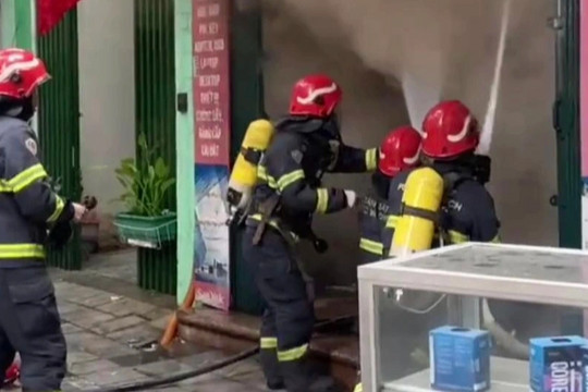 Hà Nội: Cháy cửa hàng máy tính trên phố Lý Nam Đế