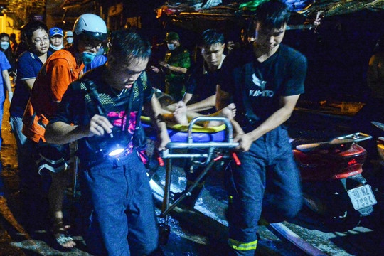 16 trẻ em thiệt mạng trong vụ cháy chung cư mini ở Hà Nội