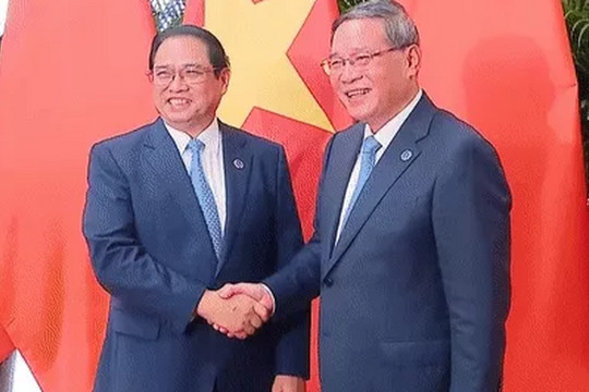 Những cái bắt tay 'thúc đẩy hợp tác' của Thủ tướng tại Trung Quốc