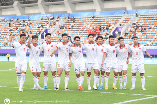 Huấn luyện viên Hoàng Anh Tuấn viết tâm thư động viên cầu thủ Olympic Việt Nam