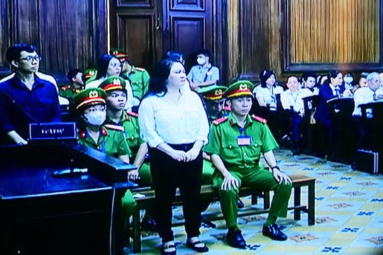 Ca sỹ Vy Oanh, Đàm Vĩnh Hưng yêu cầu xin lỗi, Nguyễn Phương Hằng từ chối