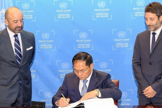 Việt Nam ký "hiệp định lịch sử" để được chia sẻ lợi ích từ biển