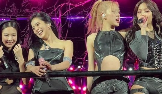 Động thái của BlackPink giữa lúc YG 'ngồi trên đống lửa'