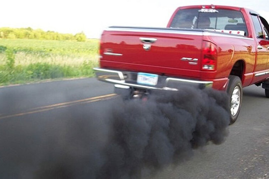 Cách nhìn khói bắt bệnh ô tô