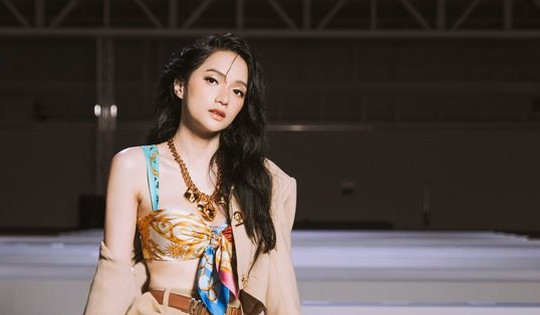 Hương Giang tỏa sáng tại show thời trang ở Ý