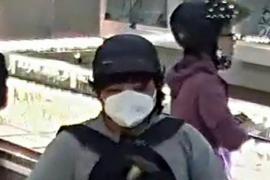 Hai kẻ cướp tiệm vàng ở Khánh Hoà là nam giới, đội tóc giả ngụy trang