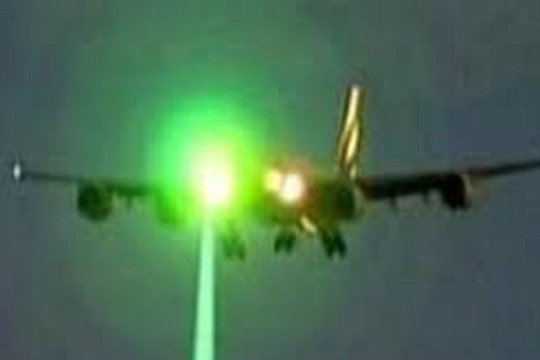 Phi công sân bay Nội Bài phát tín hiệu nguy cơ uy hiếp an toàn vì thả đèn trời