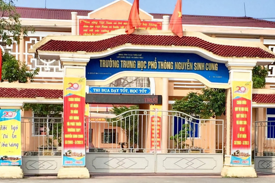 Lộ đề thi học kỳ toàn tỉnh Thừa Thiên - Huế: Kỷ luật hiệu trưởng một trường THPT