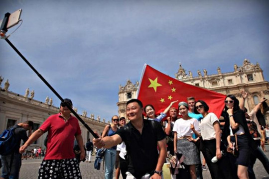 Du khách Trung Quốc ngại xuất ngoại do kinh tế ảm đạm