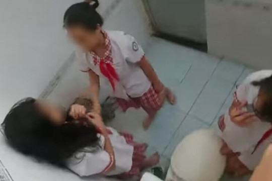 Nữ sinh ở TP.HCM đánh nhau trong toilet: Phòng GD&ĐT quận Tân Bình báo cáo gì?