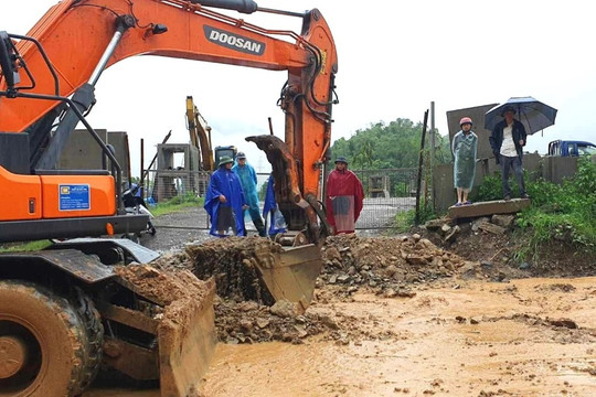 San gạt 4.000 khối đất đá thông tuyến dốc Cun 'tử thần'