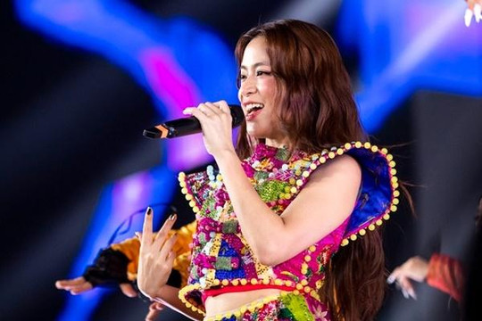 Hoàng Thùy Linh hát live thế nào ở live show?