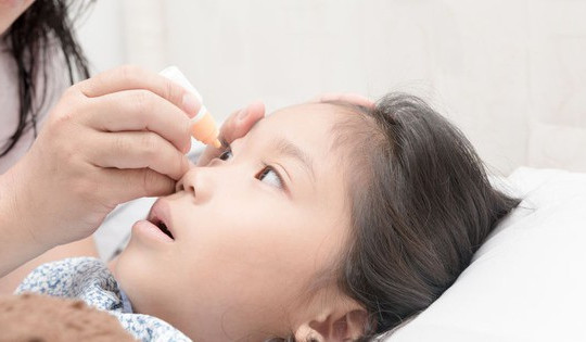 Thuốc trị đau mắt đỏ cho trẻ em