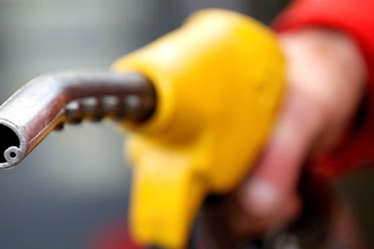 Giá xăng dầu hôm nay 5/10/2023: Lao dốc, mất mốc 90 USD/thùng