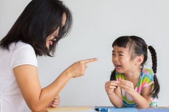 Chuyên gia: Cha mẹ nuôi dạy con có EQ cao không bao giờ sử dụng 3 câu nói này