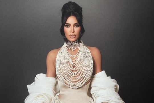Có 1,7 tỷ USD, Kim Kardashian vẫn sợ bị đánh giá thấp kém