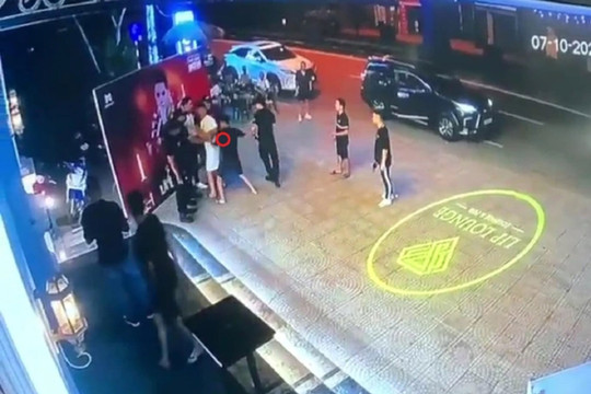 Bắt nghi phạm đâm chết nam thanh niên đứng chụp ảnh trước quán bia ở Thanh Hóa