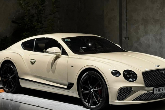 Cường Đô la bất ngờ 'khoe' Bentley Continental GT giá hơn 20 tỷ đồng