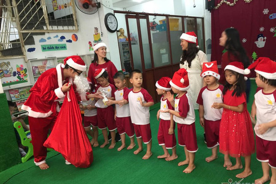 Giáng sinh rộn tiếng cười của các bé ở trường mầm non