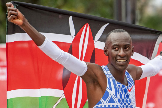 Kelvin Kiptum lập kỷ lục marathon: Sinh ra để vượt ngưỡng
