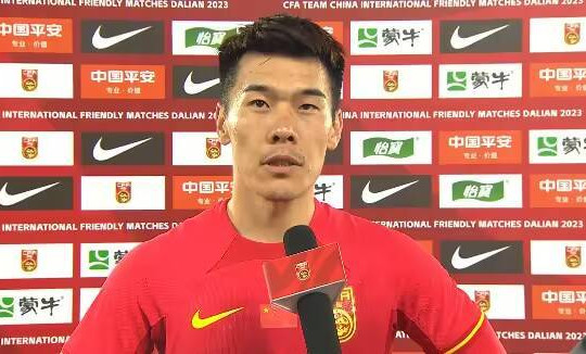 Cầu thủ tuyển Trung Quốc khen ngợi tuyển Việt Nam