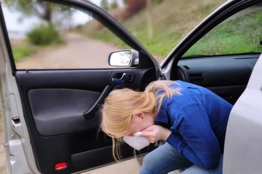 5 cách khử mùi nôn trên xe ô tô