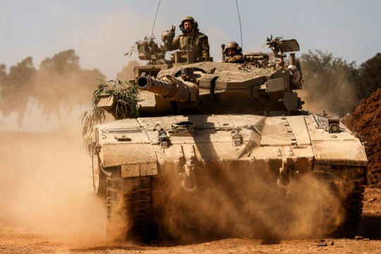 Xe tăng, binh sĩ Israel tiến vào Gaza, cuộc phản công Hamas bắt đầu