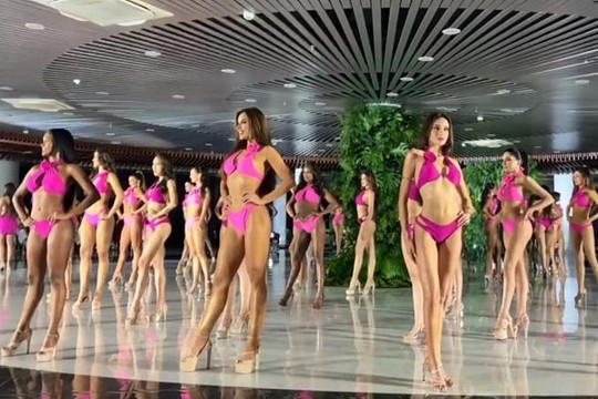 Dàn người đẹp Hoa hậu Hòa bình trình diễn lại phần thi áo tắm