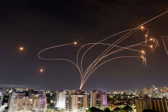 Hamas bắn loạt rocket, quốc hội Israel sơ tán khẩn cấp