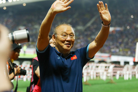 Huấn luyện viên Park Hang-seo dự khán trận tuyển Việt Nam gặp Hàn Quốc