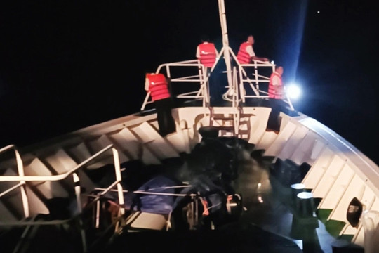 Tìm kiếm 13 ngư dân mất tích: Những hình ảnh đầu tiên từ Trường Sa