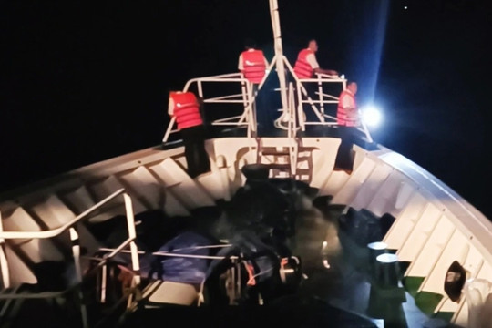 Vụ 13 ngư dân mất tích: Phát hiện nhiều vật dụng trôi trên biển