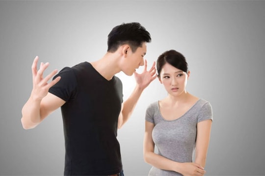 Chồng bắt tôi bỏ công việc lương thấp, ở nhà chăm sóc bố mẹ chồng