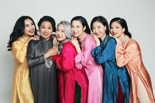 Mẹ ruột, em dâu và con gái chung - riêng nhà Thanh Lam hạnh phúc trong bộ ảnh mừng ngày 20/10