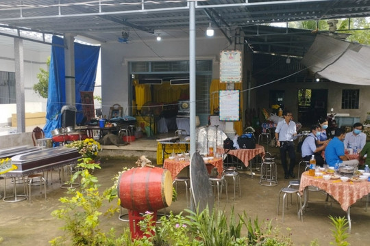 2 người chết vì uống sữa ở Tiền Giang: Bắt khẩn cấp người con 14 tuổi