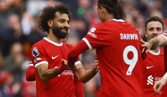Salah giúp Liverpool một tay hạ gục Everton
