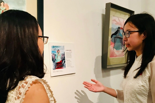 Họa sĩ 17 tuổi lan tỏa tình yêu văn chương qua triển lãm 'Họa - Thơ đi sứ'