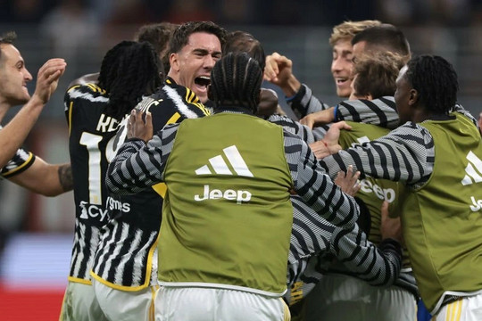 Quật ngã 10 người của AC Milan, Juventus tạo nên cuộc đua khốc liệt
