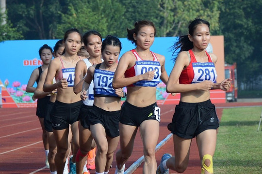 Nguyễn Thị Oanh vô đối, vượt HCV SEA Games ở đường chạy 5.000m