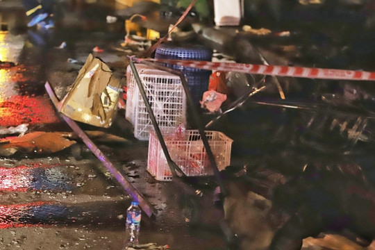 Vụ cháy khiến 3 người chết ở Hà Nội: Nổ lớn gây sập trần nhà