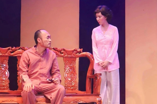 Thu Trang, Tiến Luật trở lại kịch sau 5 năm, vui vì khán giả vẫn vỗ tay