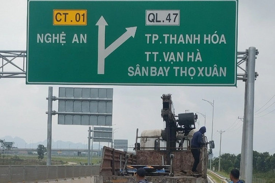 Biển chỉ dẫn 'mập mờ' trên cao tốc Mai Sơn - Quốc lộ 45 đã được sửa