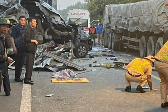 Thủ tướng yêu cầu tổng kiểm tra xe hợp đồng sau vụ tai nạn 5 người chết