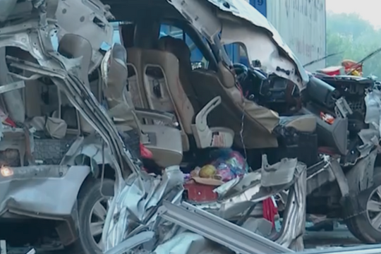 Tai nạn 5 người tử vong ở Lạng Sơn: Dùng cành cây cảnh báo ô tô hỏng có an toàn?