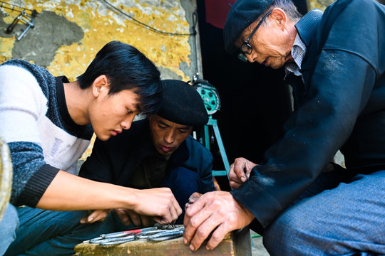 Nghệ nhân chạm bạc 'khét tiếng' ở cao nguyên đá Đồng Văn