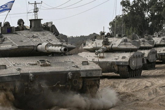 Israel chia mũi tiến công, tạo thế gọng kìm "xóa sổ" Hamas