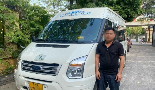 Phát hiện tài xế ô tô Limousine dùng giấy phép lái xe giả ở Hà Nội