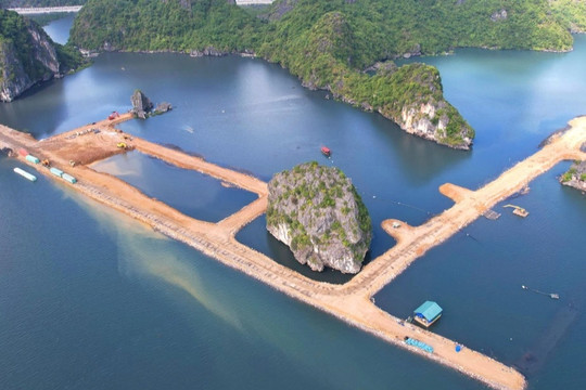 Quảng Ninh yêu cầu kiểm tra dự án nguy cơ ảnh hưởng vịnh Hạ Long