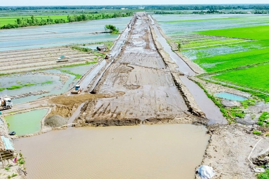 Vĩnh Long khẩn trương bố trí nguồn cát cho cao tốc Cần Thơ - Cà Mau