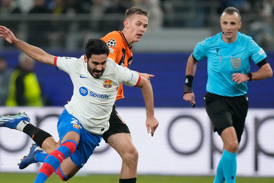 Barcelona nhận thất bại cay đắng trước Shakhtar Donetsk